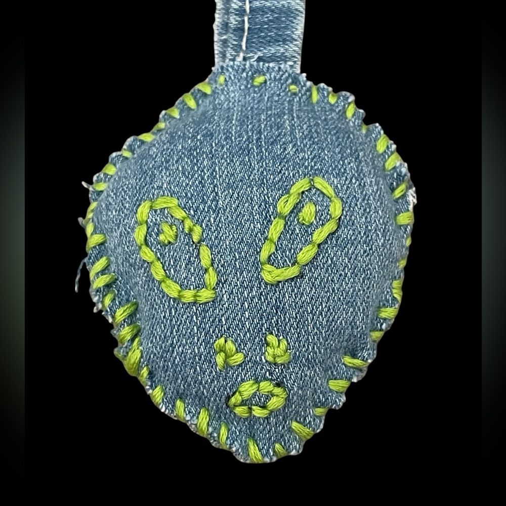 Denim Alien Keychain - Picture 5 of 5